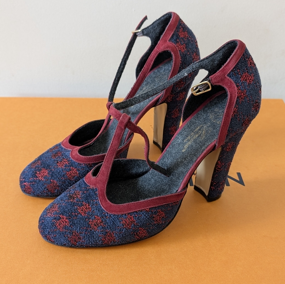 Lenora Scarpe Di Lusso Amalia Heels in Burgundy Navy. T-Strap EU 38. US 7.5